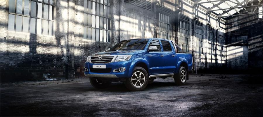  Toyota HiLux Invincible 2013 года  (фото 13 из 15)